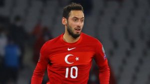 Hakan Çalhanoğlu và các đồng đội sẽ phải chạm trán Tam sư ở vòng bảng